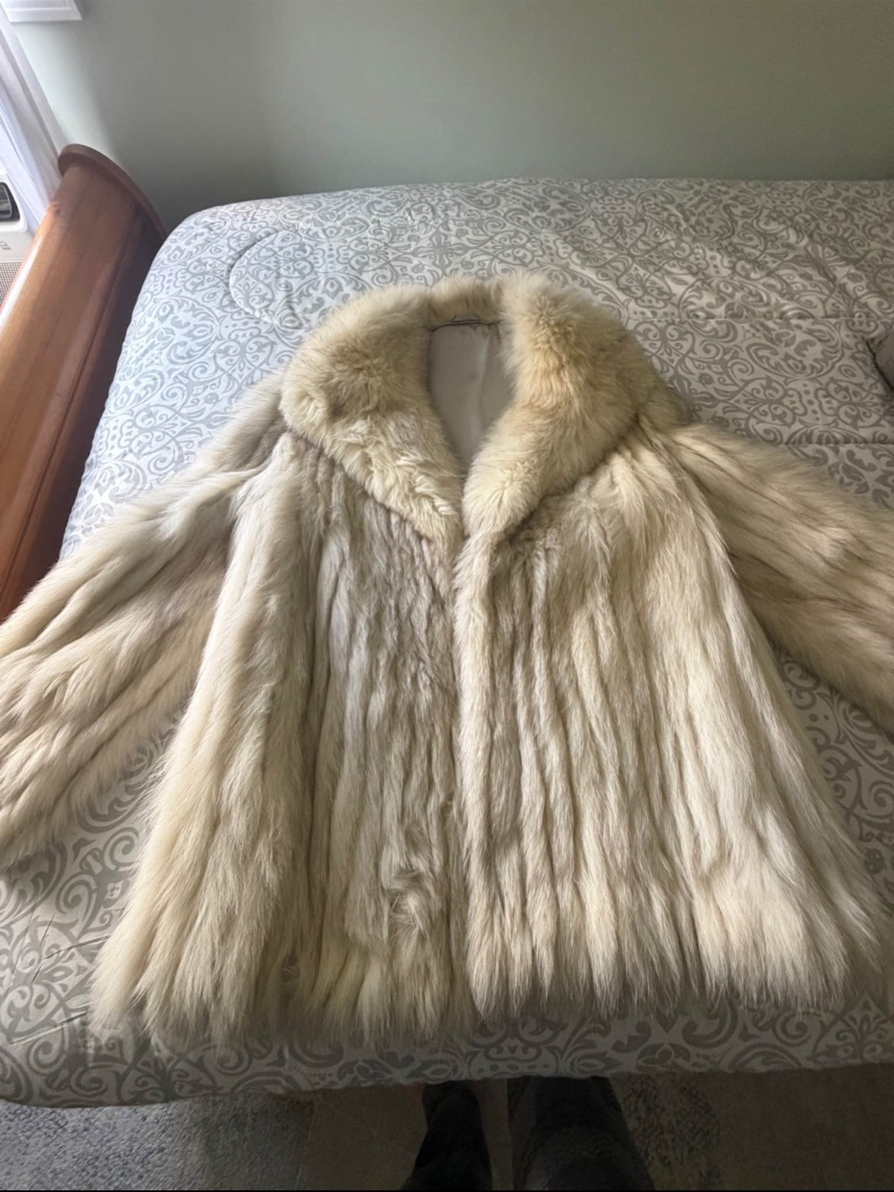 Luxurious Women's Cream Blue Dox Fur Coat